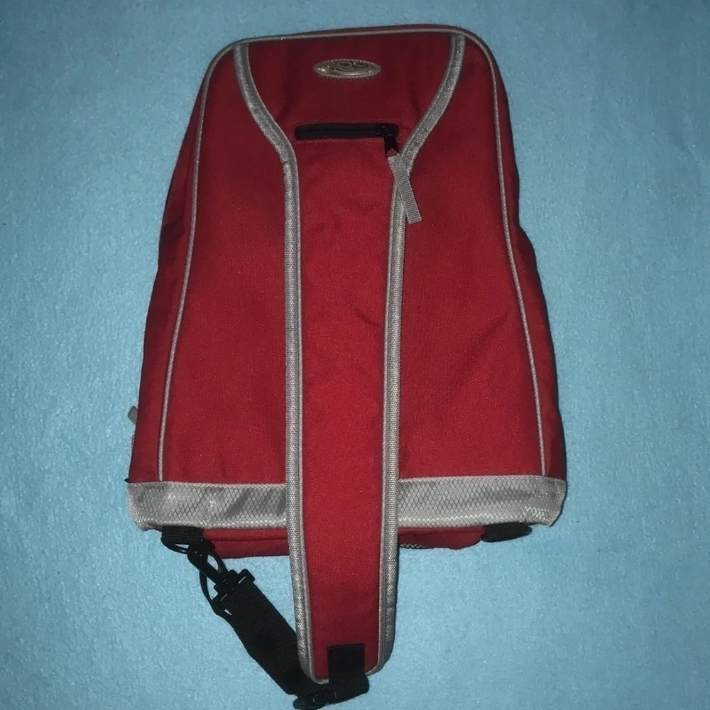 𝅺GAP sling bag red gray one main pocket, one mesh pocket with bungee cord area